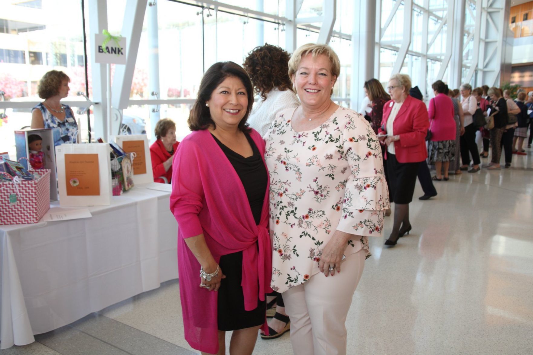 Yolanda Perez-Cunningham, Dawn Thomas